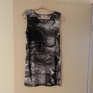 Sleeveless Black and Gray Patterned Dress